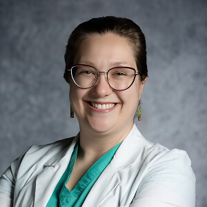 Dr. Hallie Casteel headshot at Karsch Family Dental in Farmington, MO